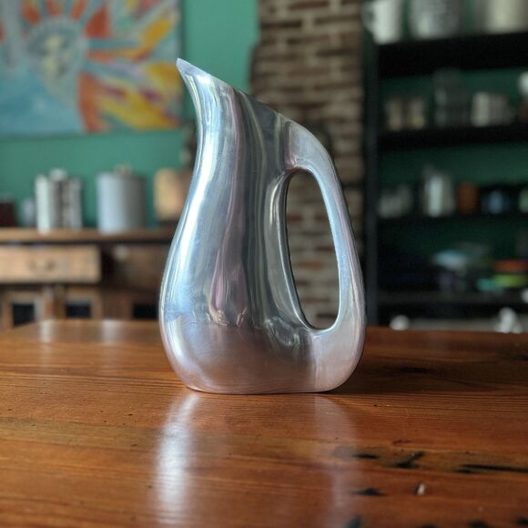 Wilton Armetale Traditional Beverage Pitcher, Mid-century Modern Beautiful Lines - Picture 1 of 12